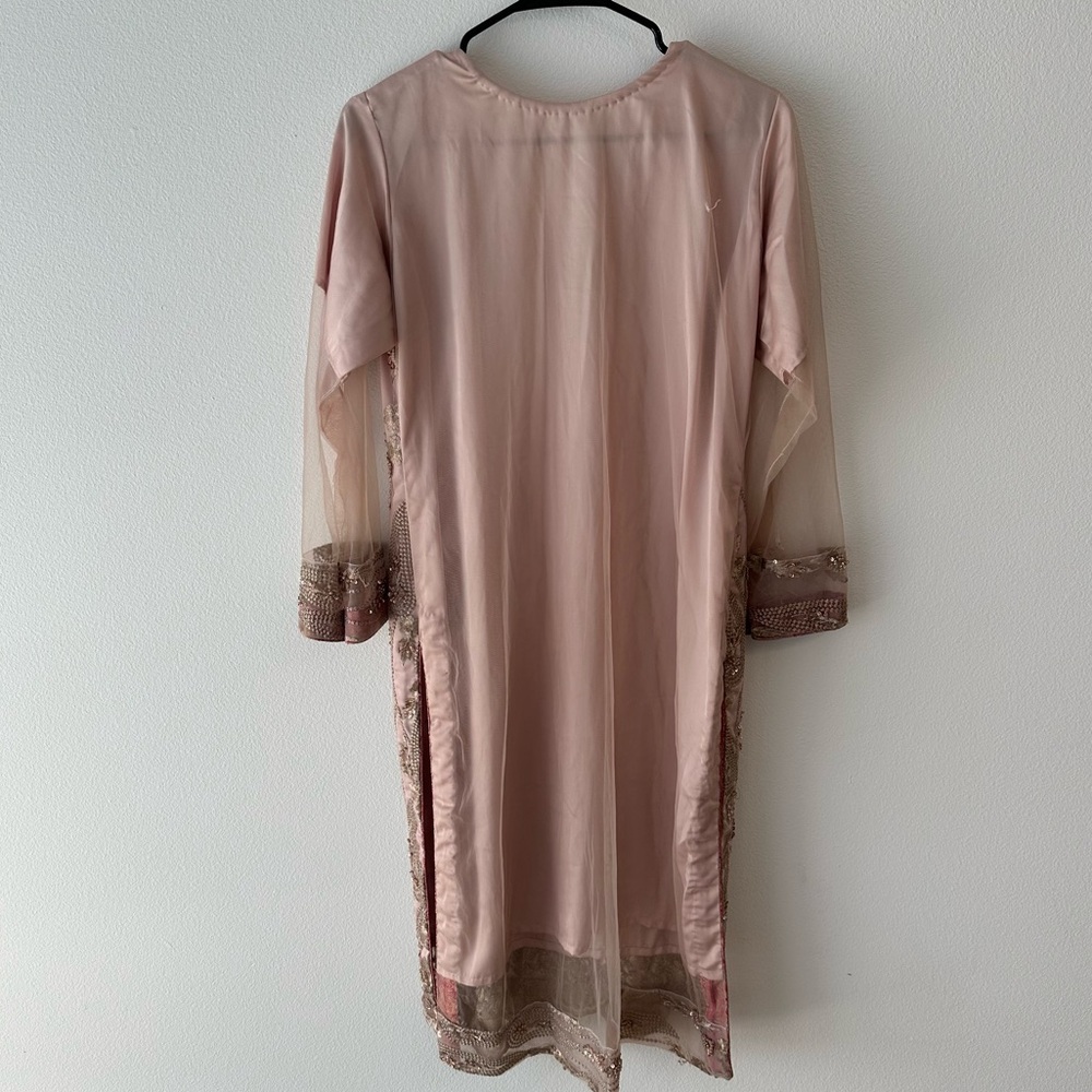 Salwar Kameez Women's Embroidered Peach and Gold Kurta - Picture 6 of 9